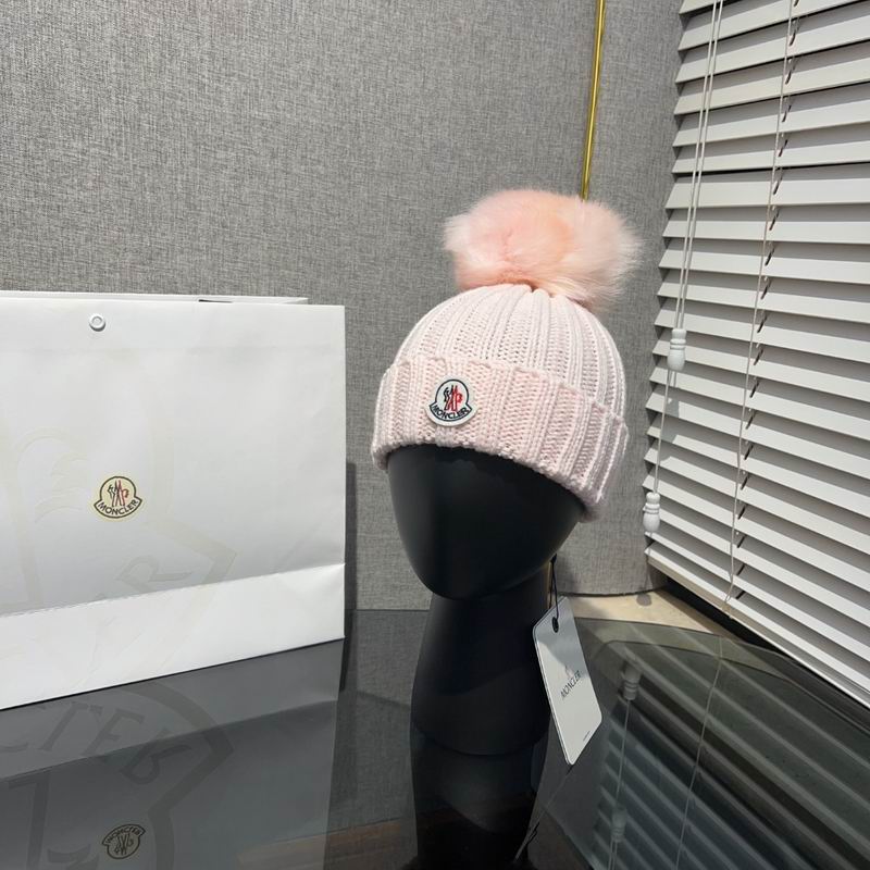 Moncler hat 25 (50)